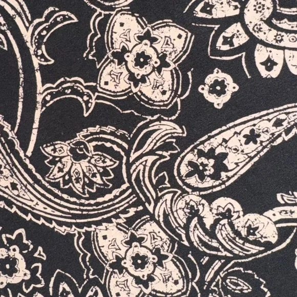 Croft & Barrow Black and Cream Paisley Top - Picture 3 of 5